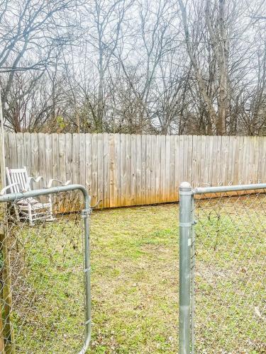 Charming Boutique Shotgun-Walk to Five Points Shops - image 2