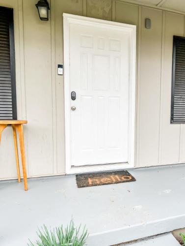 Boswell Bungalow-Large Yard-Pets-Wifi - image 10