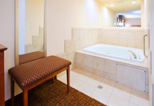 King Suite with Spa Bath