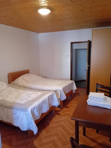 Rooms with a parking space Jelovice, Central Istria - Sredisnja Istra - 22787 in Lanišće