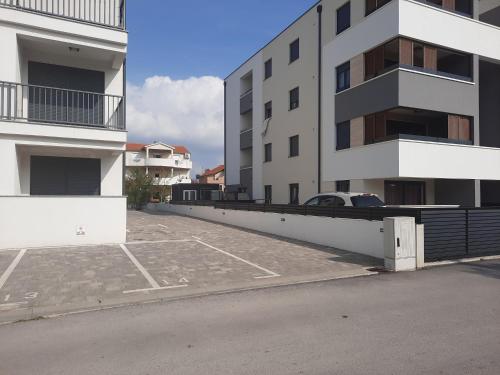 Apartments with parking space Zadar - 22836 - image 3