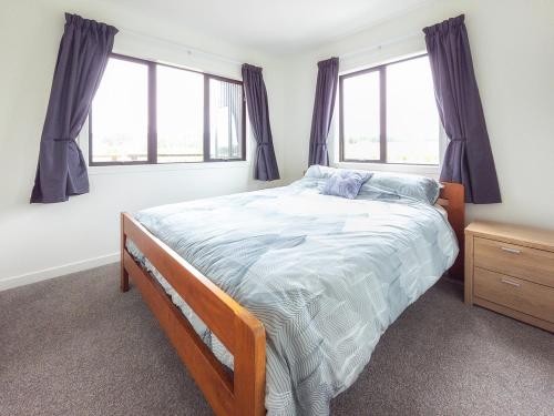 The Savvy Retreat - vineyard views in Martinborough