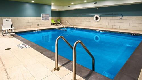Holiday Inn Express & Suites Racine an IHG Hotel - image 2