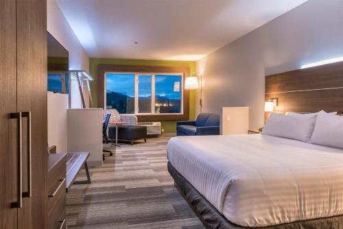 Holiday Inn Express & Suites Victoria-Colwood, an IHG Hotel