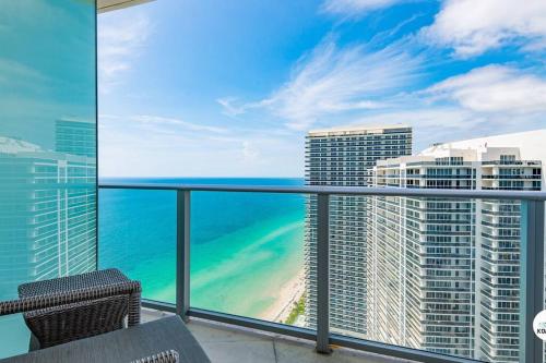 Komffy Panoramic Oceanview 2BED 2BATH on 38th Floor at HYDE - Tap to explore photos
