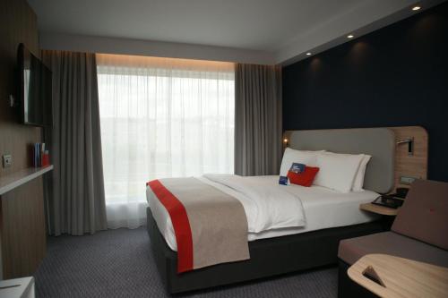Holiday Inn Express Zürich Airport an IHG Hotel - image 2