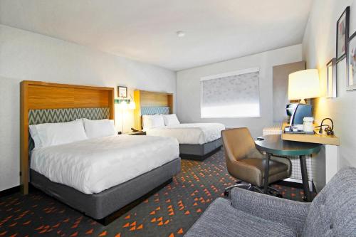 Standard Queen Room with Two Queen Beds image 3