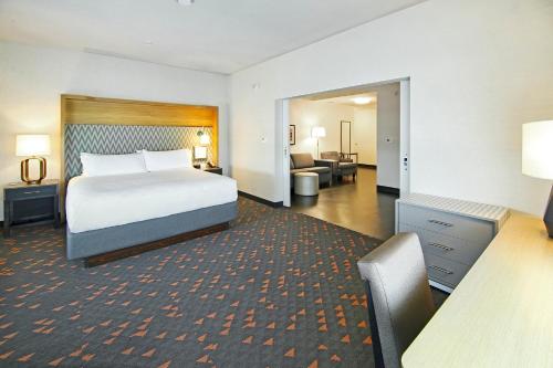 Holiday Inn Hotel & Suites Calgary Airport North By IHG - image 4