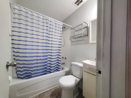 Central Private 1BR Apt. w/Free Prkg + Fast Wi-Fi