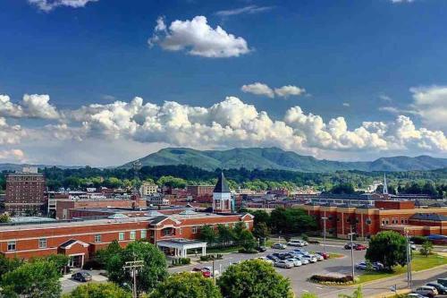 Luxurious Studio in Johnson City Center- 1 min to ETSU