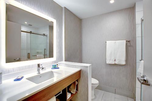 Holiday Inn Express & Suites - Calgary Airport Trail NE, an IHG Hotel