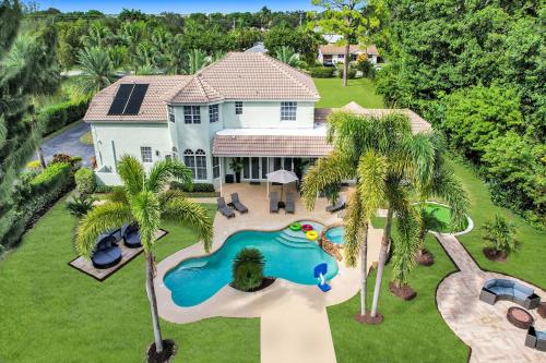 Luxurious 8BR Dream Estate w Private Heated Pool