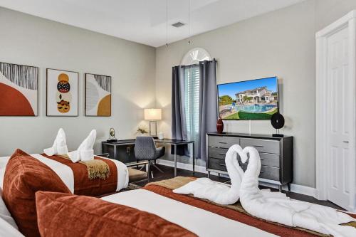 Luxury 8-BR with Pool, Basketball & Volleyball Luxury 8-BR with Pool, Basketball & Volleyball