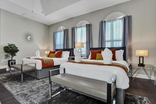 Luxury 8-BR with Pool, Basketball & Volleyball Luxury 8-BR with Pool, Basketball & Volleyball