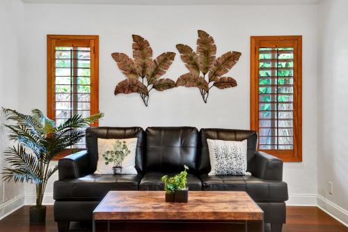 5BR Residential Tropical House w Heated Pool thumb 2