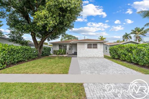 Private Pool Home with Lovely 4BR & 2 Bath - image 9