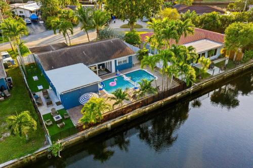 Peaceful 5BR -Waterway Views Private Heated Pool in Fort Lauderdale, USA