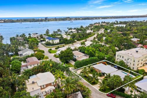 4BR Intracoastal Retreat with Pool Games & More in West Palm Beach, USA