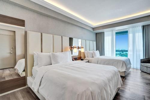 Elegant Beachfront Condo - Your Perfect Getaway! Elegant Beachfront Condo - Your Perfect Getaway!