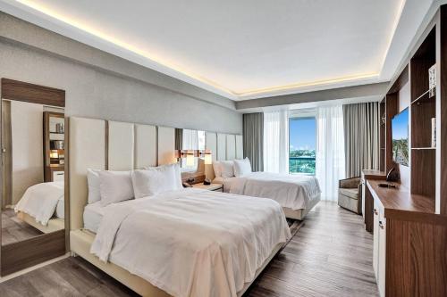 Elegant Beachfront Condo - Your Perfect Getaway! Elegant Beachfront Condo - Your Perfect Getaway!