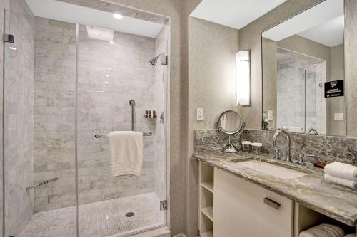 Elegant Beachfront Condo - Your Perfect Getaway! Elegant Beachfront Condo - Your Perfect Getaway!