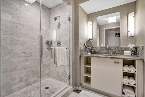 Elegant Beachfront Condo - Your Perfect Getaway! Elegant Beachfront Condo - Your Perfect Getaway!