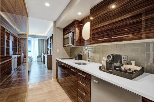 Elegant Beachfront Condo - Your Perfect Getaway! Elegant Beachfront Condo - Your Perfect Getaway!