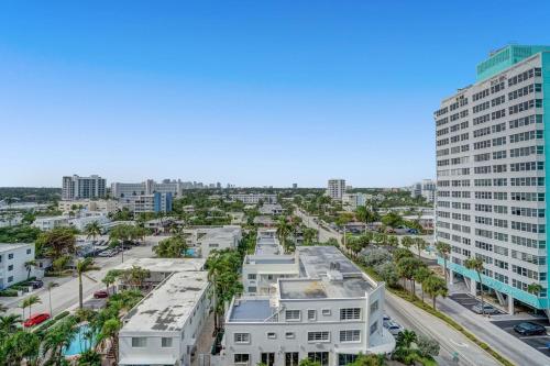 Luxury Condo with Daily c - image 14