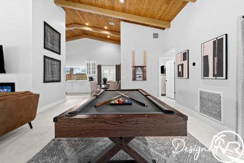 Charming 9BR New-Build Home w Heated Pool & Games in Hollywood, USA