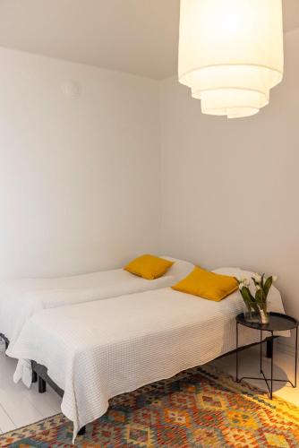 Art Deco Flat in Punavuori, High Ceilings & Lift in Eira