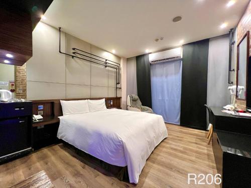 Standard Double Room image 1