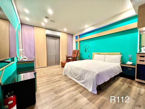 Deluxe Double Room image 10