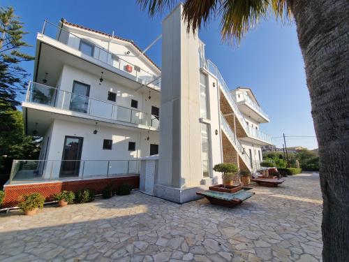 Pettas Apartments - image 3