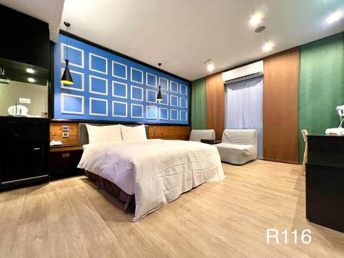 Deluxe Double Room image 4