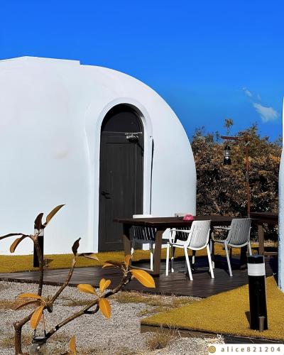 Exterior view, 墾丁圓石灘 Kenting Pebble Beach in Shizi Township