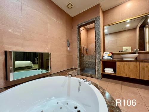 Shower, Cigar Motel in Rende District