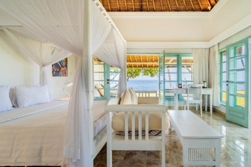 สคูบ้าเซรายารีสอร์ท (Scuba Seraya Resort) in ทูแลมเบน