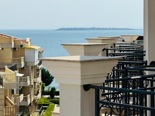 Studio with Sea View image 1