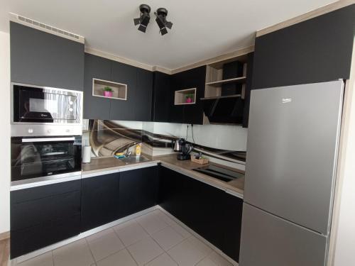 18th & 16h Floor Secure Luxury Condos With Pool & Fitness Included In Price, Skopje (Foto 10)