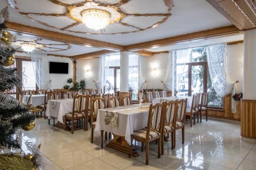 Restaurant, Sadyba u Halyny Sunrise in Polyanytsya