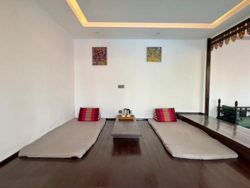 Executive Suite image 8