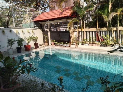 Room 7 - Studio in a villa 5mn walk from the Royal Palace with swimming pool, Пномпень