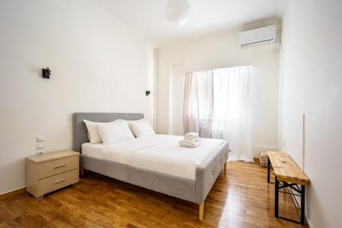 Acropolis Delux 1st FLR Aprt up 4 guests by LODGESPOT, Афины