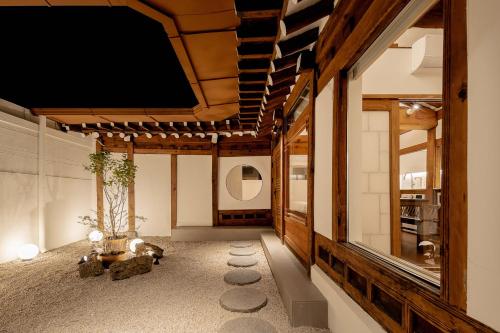 Luxury hanok with private bathtub -SN15