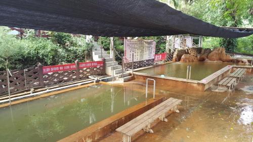 Ruei Suei Hot Spring Hotel in Wanrong Township