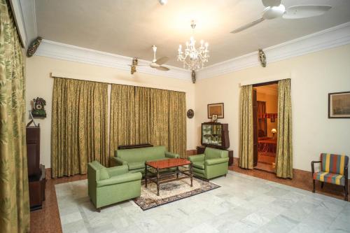 Létesítmények, Nilambag Palace Hotel in Bhavnagar