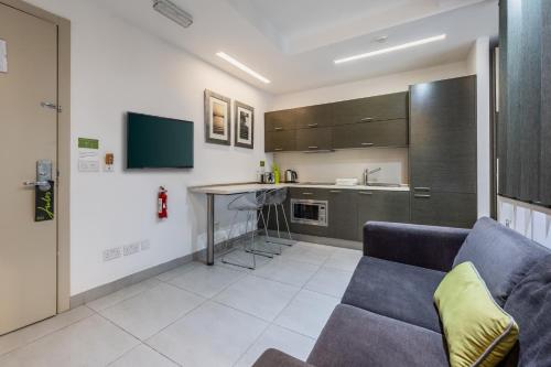 Jules Suites - image 10