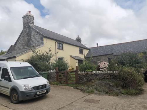 Rural Historic Farmhouse - A Peaceful Escape in West Down