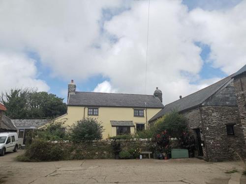 Rural Historic Farmhouse - A Peaceful Escape in West Down