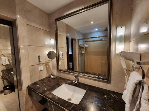 Superior Double Room image 9